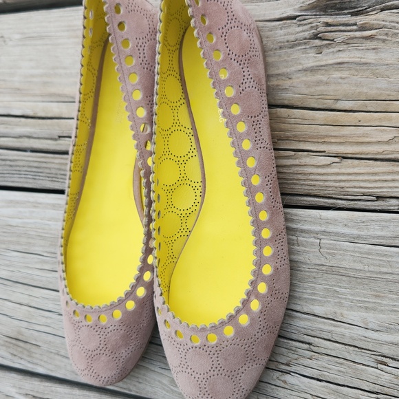 Diane Von Furstenberg Taupe Lazer Cut Suede Flats Size 8.5 In EUC - Picture 4 of 8